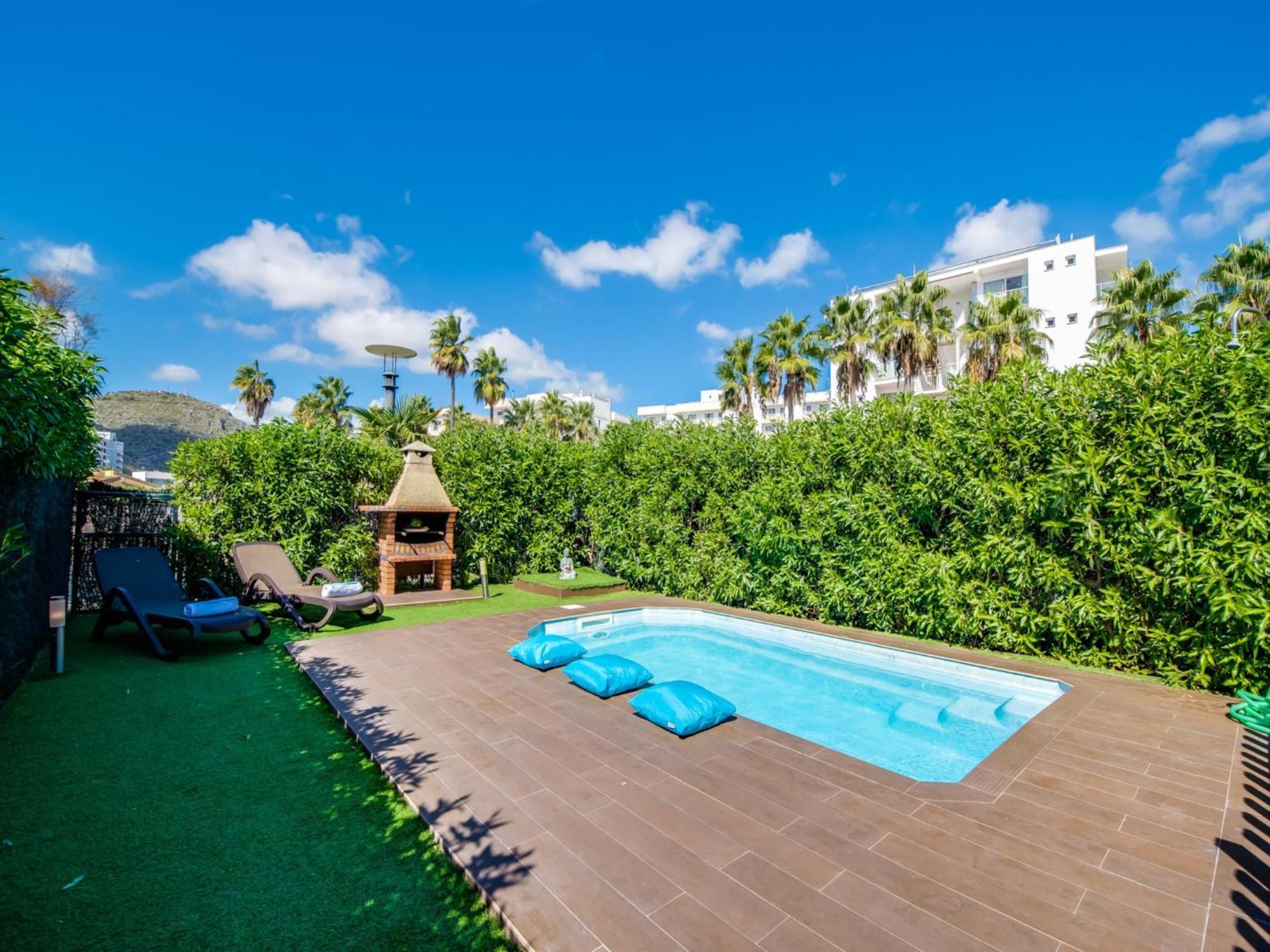 Holiday home With Swimming Pool